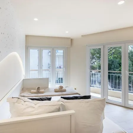 Juan-les-pins 2br Design Walk To Apartment Antibes