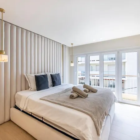 Juan-les-pins 2br Design Walk To *